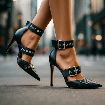 Konstanze | Spitze Stiletto-Pumps mit Schnallenriemen